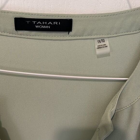 Tahari extra long age green blouse with tiered front detail - Picture 2 of 5